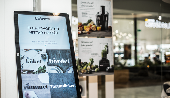 Stadig flere kjeder innfører nå digitale skjermer i butikk. Bildet er fra Cervera sin butikk på Mall of Scandinavia.