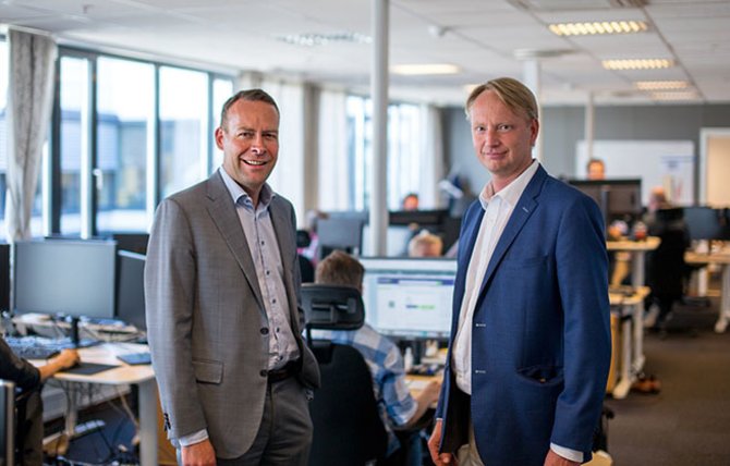 Jaan Ivar Semlitsch (t.v.) og Filip Elverhøy er klare for å skrive et nytt Elkjøp-kapittel når de lanserer markedsplassen i januar neste år.