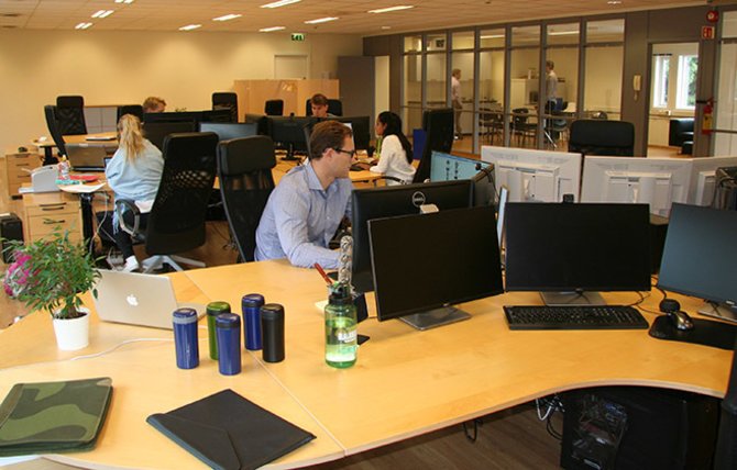 Milrabs ansatte på plass i nye lokaler på Alnabru i Oslo.