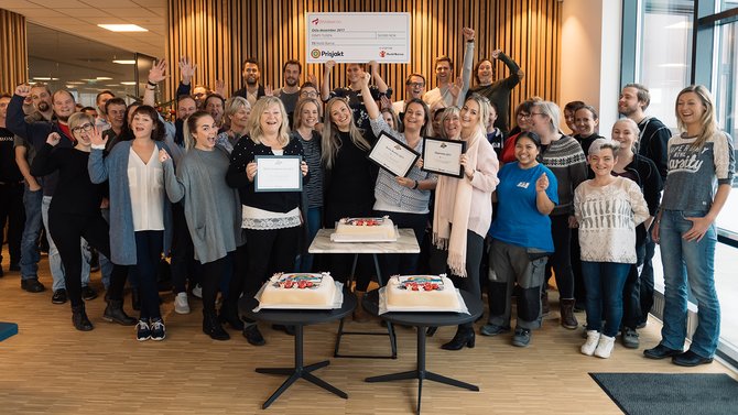 Blivakker-gjengen på Sørlandet feirer med full jubel og kake.