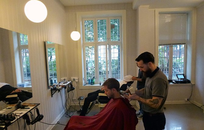 Salvador, aka Lord Jack Knife, omtalt som en av verdens beste barberere av det internasjonale herremagasinet GQ, finner du titt og ofte med barberkniven i hånden hos Dapper og et par andre steder i Oslo.