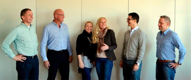Fra venstre: Morten Birkeland (Administrerende direktør), Hans Ole Høidal (Salgsdirektør), Anita Ingierd (Webansvarlig), Lene Hellgren Germundson (Markedssjef), Slavisa Gacic (Daglig leder, Nettrafikk), Tom Mathisen (Logistikkdirektør).